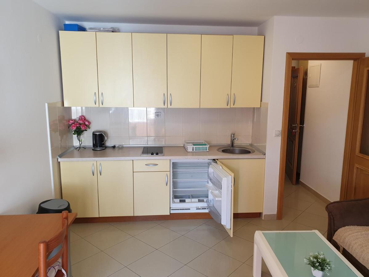 Apartments Knezovic Gradac  Eksteriør bilde