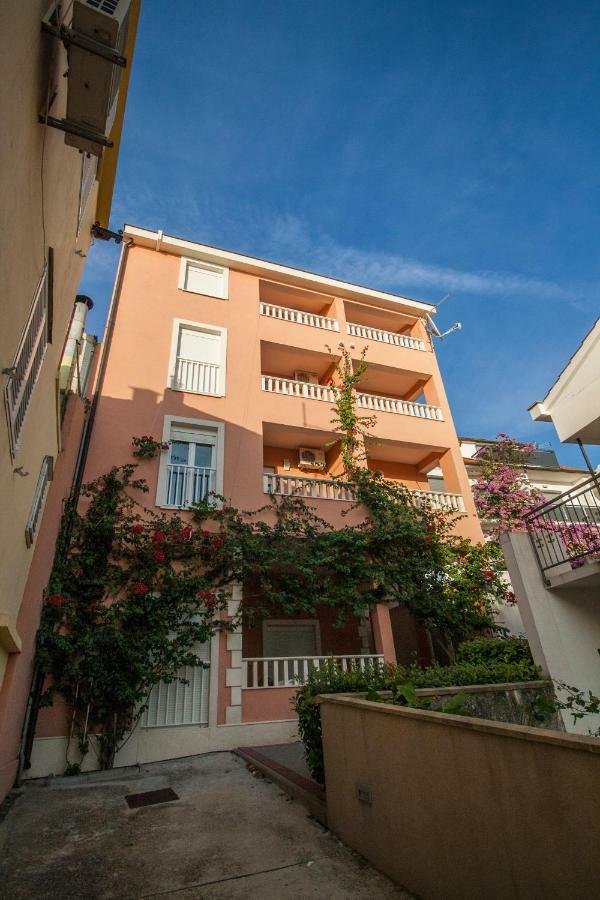Apartments Knezovic Gradac  Eksteriør bilde
