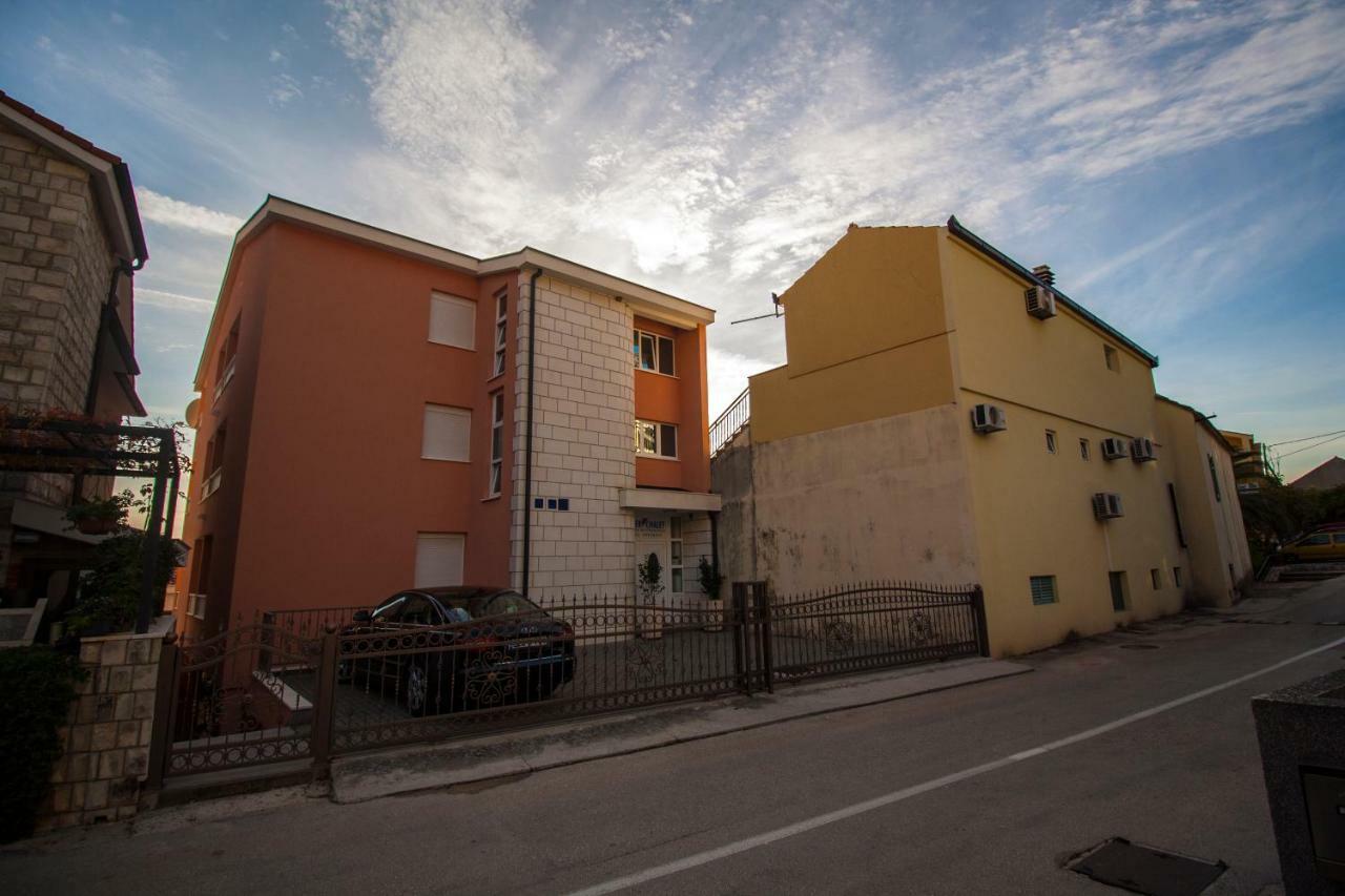 Apartments Knezovic Gradac  Eksteriør bilde