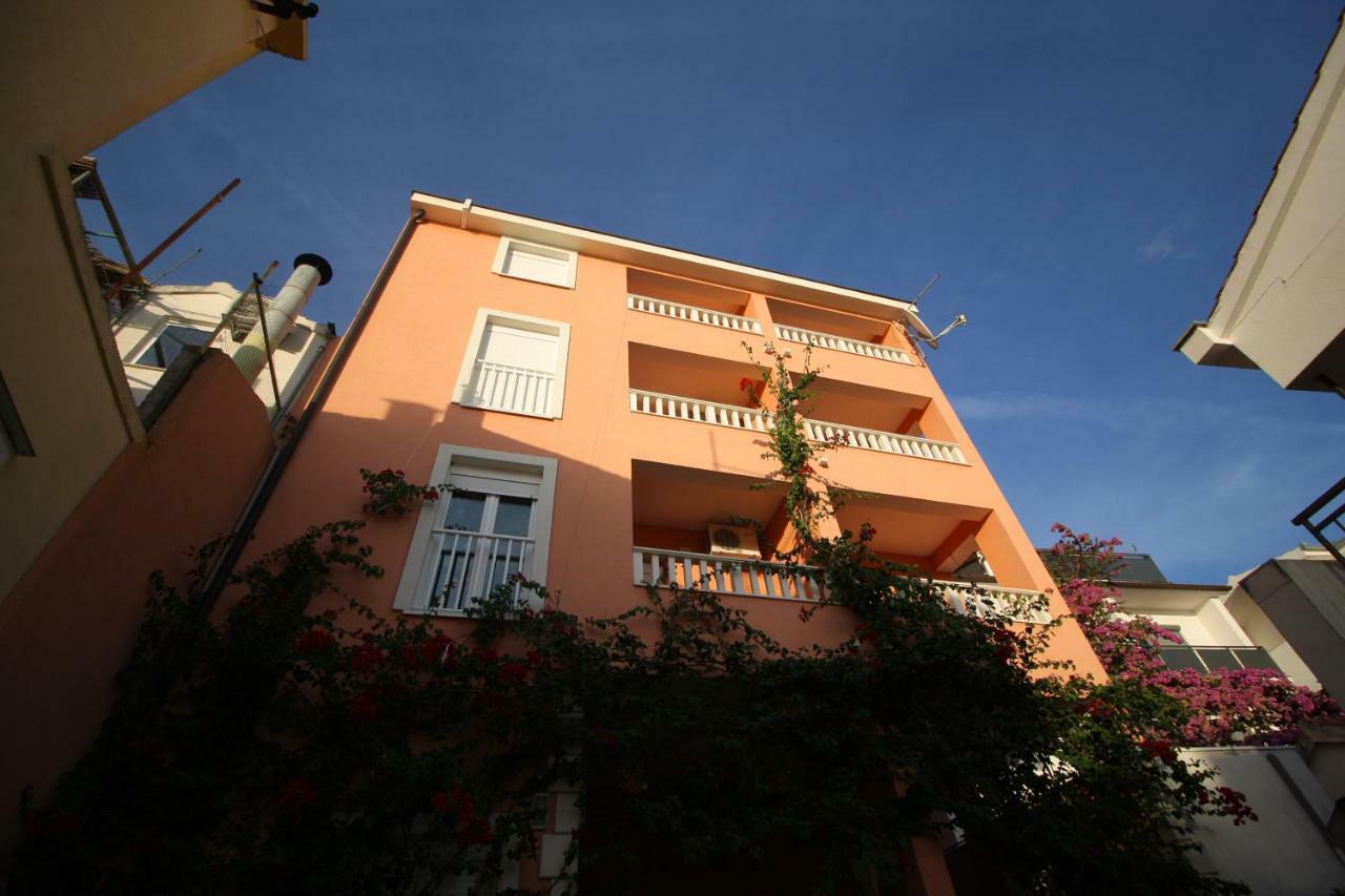 Apartments Knezovic Gradac  Eksteriør bilde