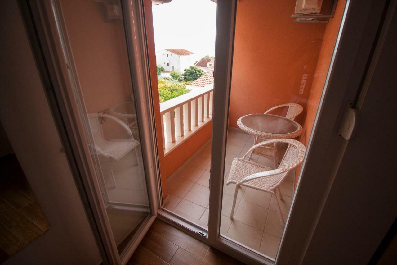 Apartments Knezovic Gradac  Eksteriør bilde