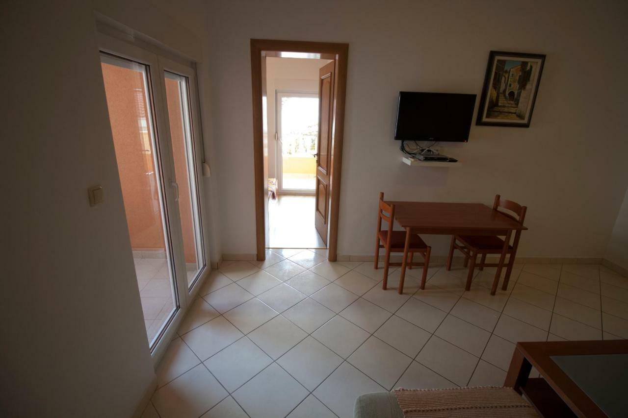 Apartments Knezovic Gradac  Eksteriør bilde