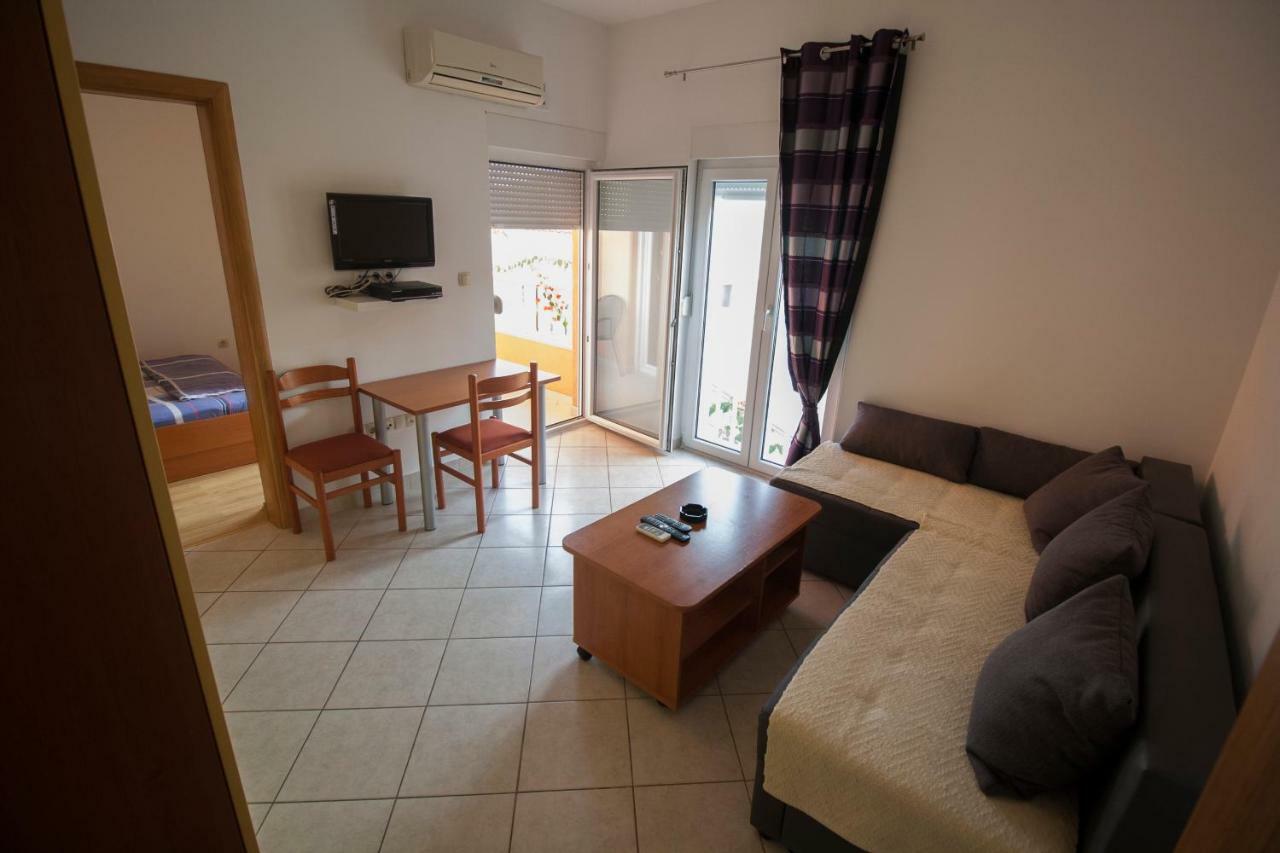 Apartments Knezovic Gradac  Eksteriør bilde