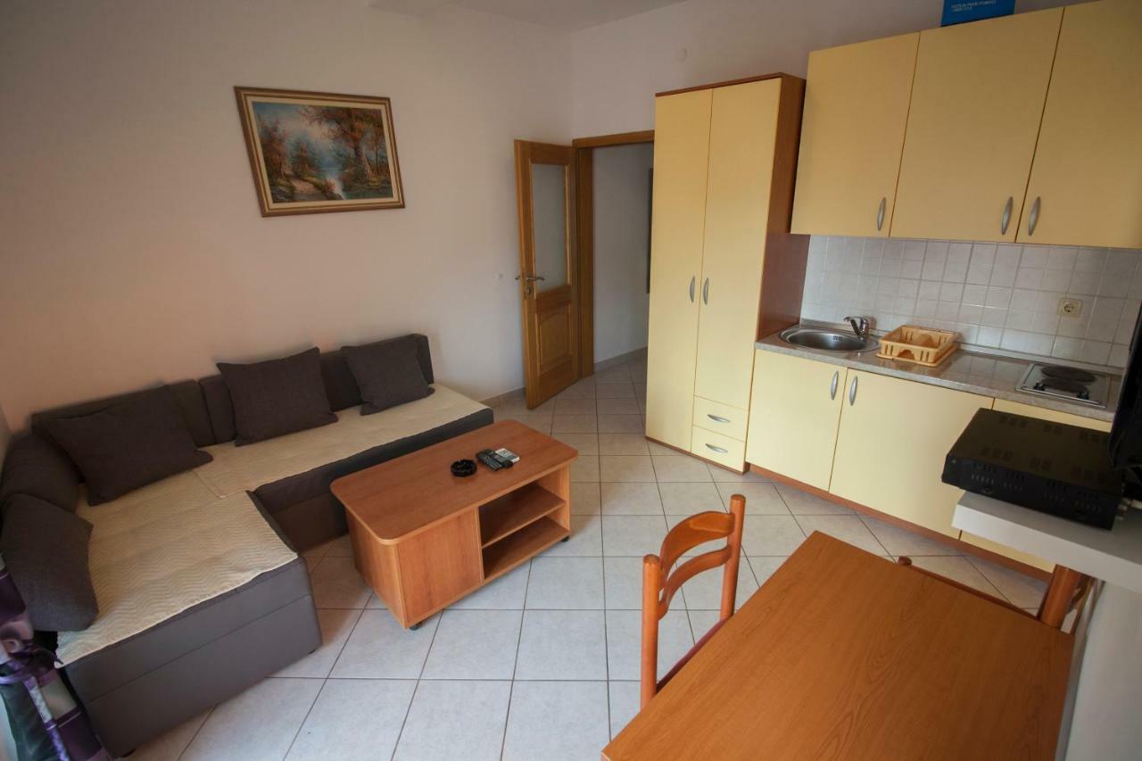 Apartments Knezovic Gradac  Eksteriør bilde