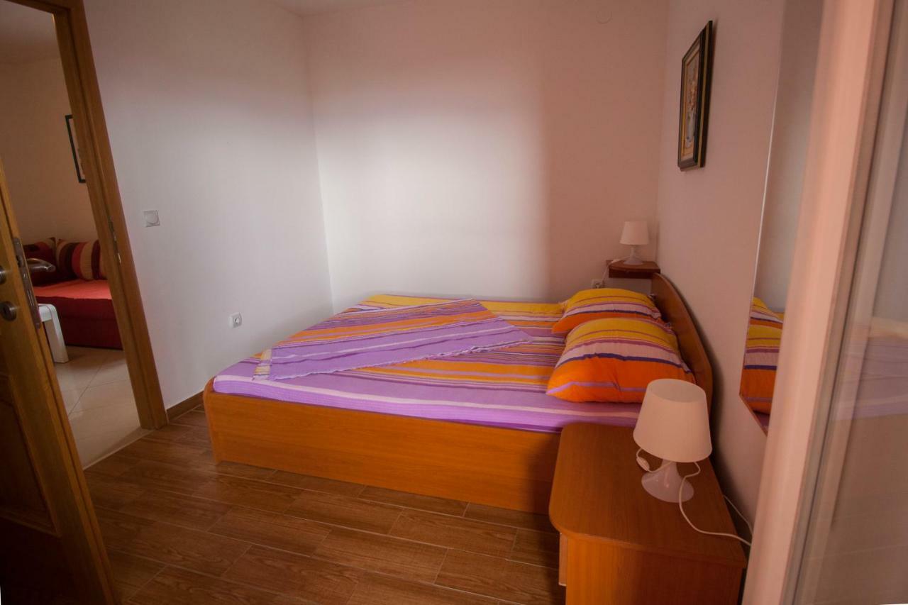 Apartments Knezovic Gradac  Eksteriør bilde
