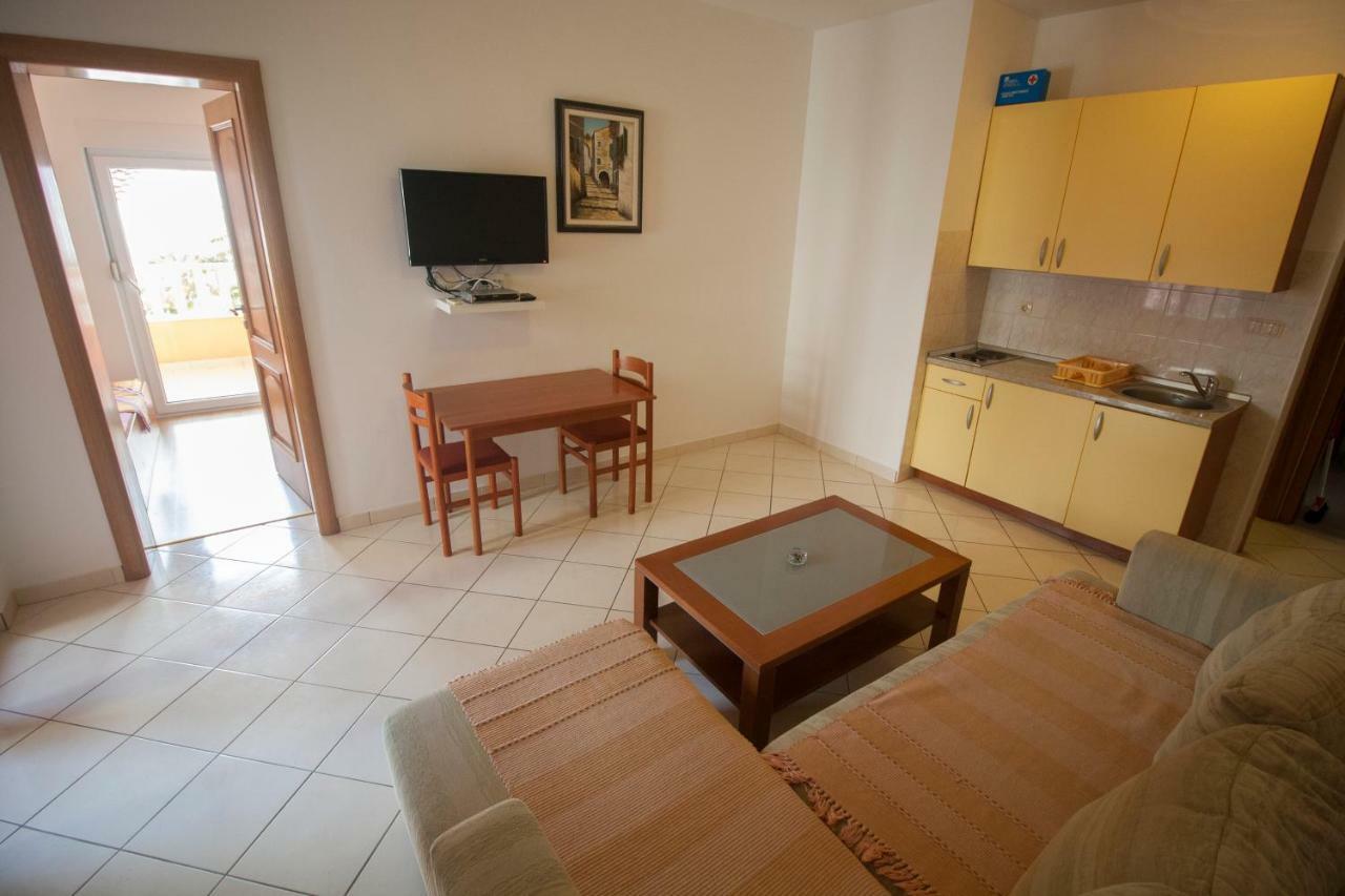 Apartments Knezovic Gradac  Eksteriør bilde