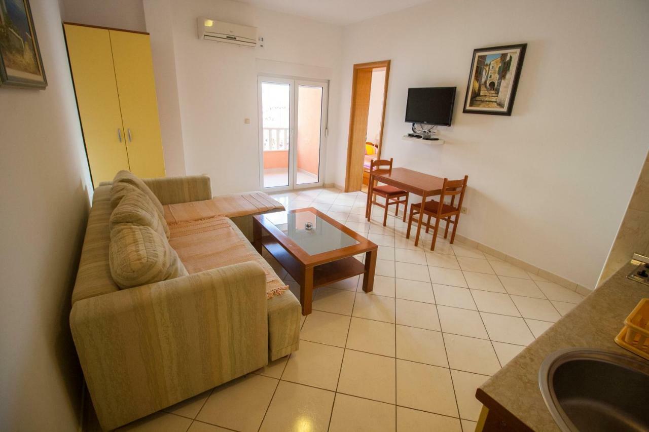 Apartments Knezovic Gradac  Eksteriør bilde