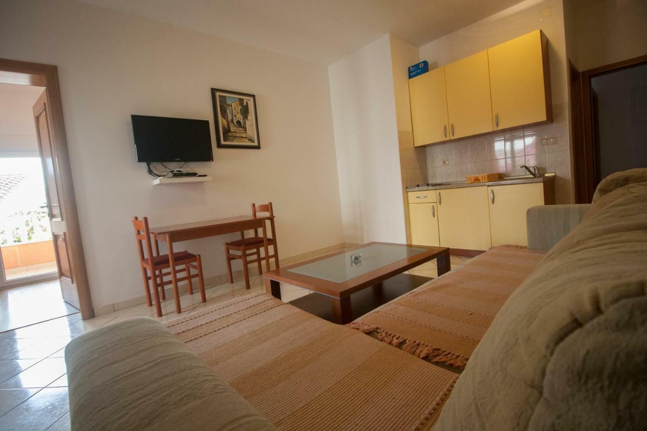 Apartments Knezovic Gradac  Eksteriør bilde