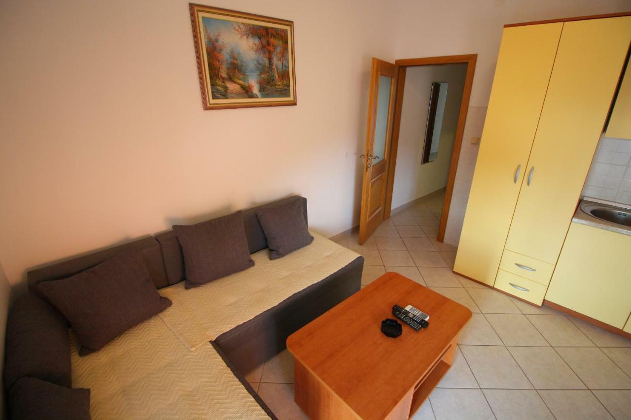 Apartments Knezovic Gradac  Eksteriør bilde