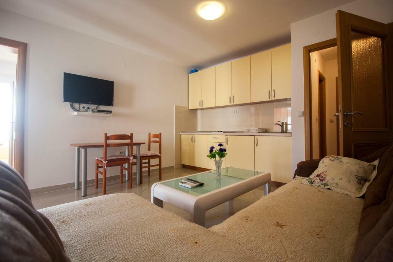 Apartments Knezovic Gradac  Eksteriør bilde