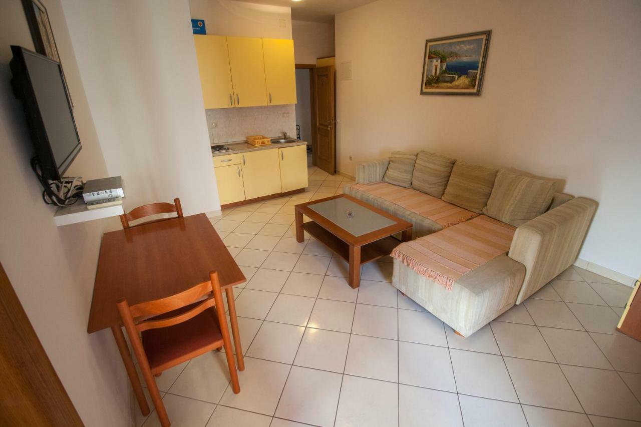 Apartments Knezovic Gradac  Eksteriør bilde