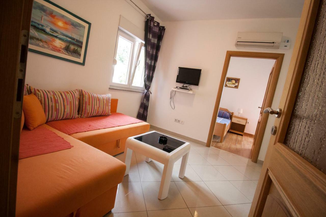 Apartments Knezovic Gradac  Eksteriør bilde