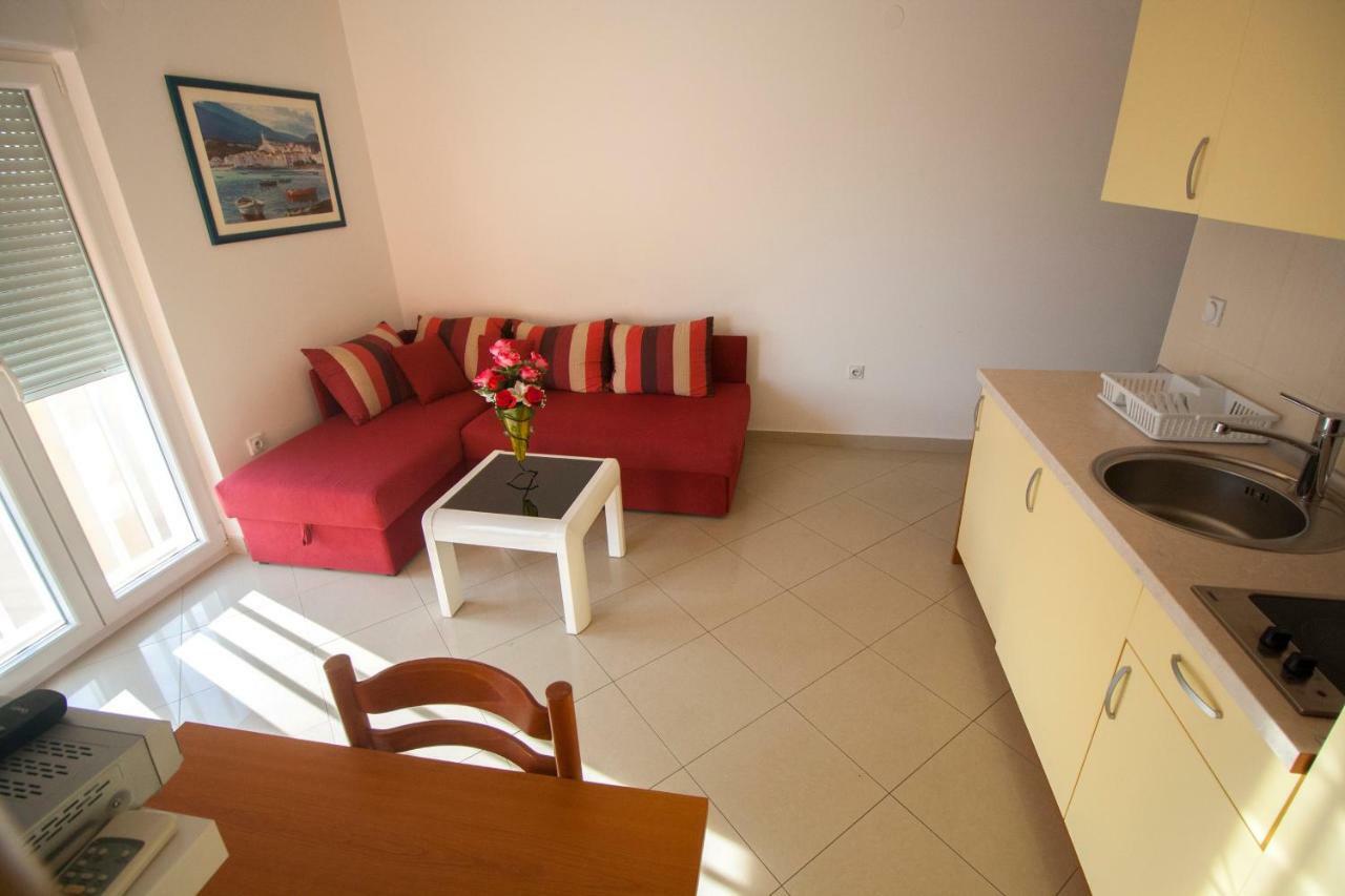 Apartments Knezovic Gradac  Eksteriør bilde