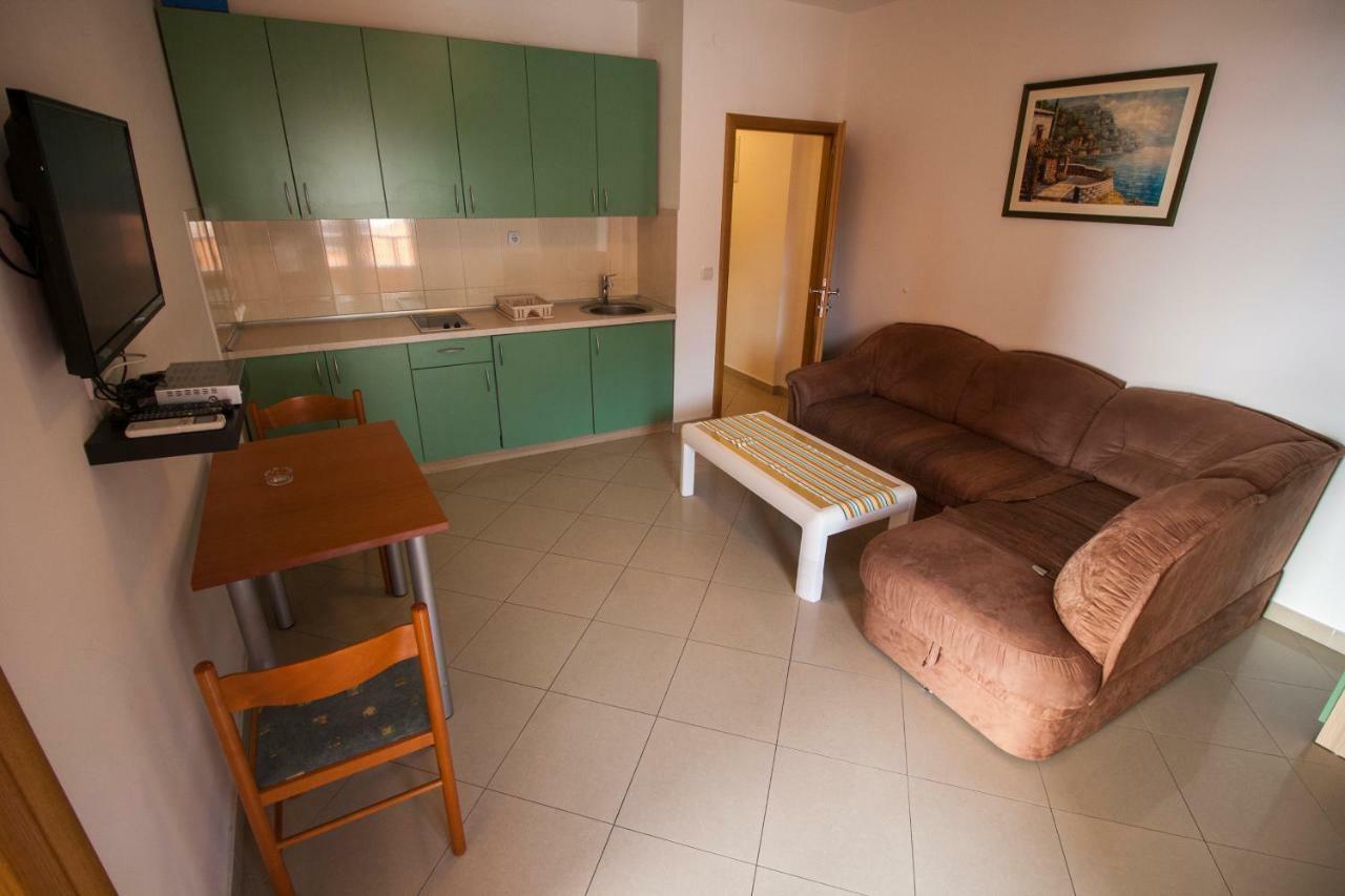 Apartments Knezovic Gradac  Eksteriør bilde