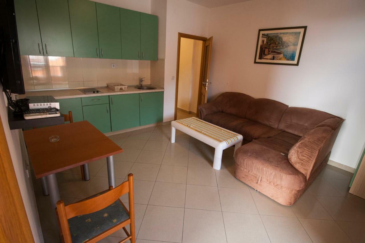 Apartments Knezovic Gradac  Eksteriør bilde