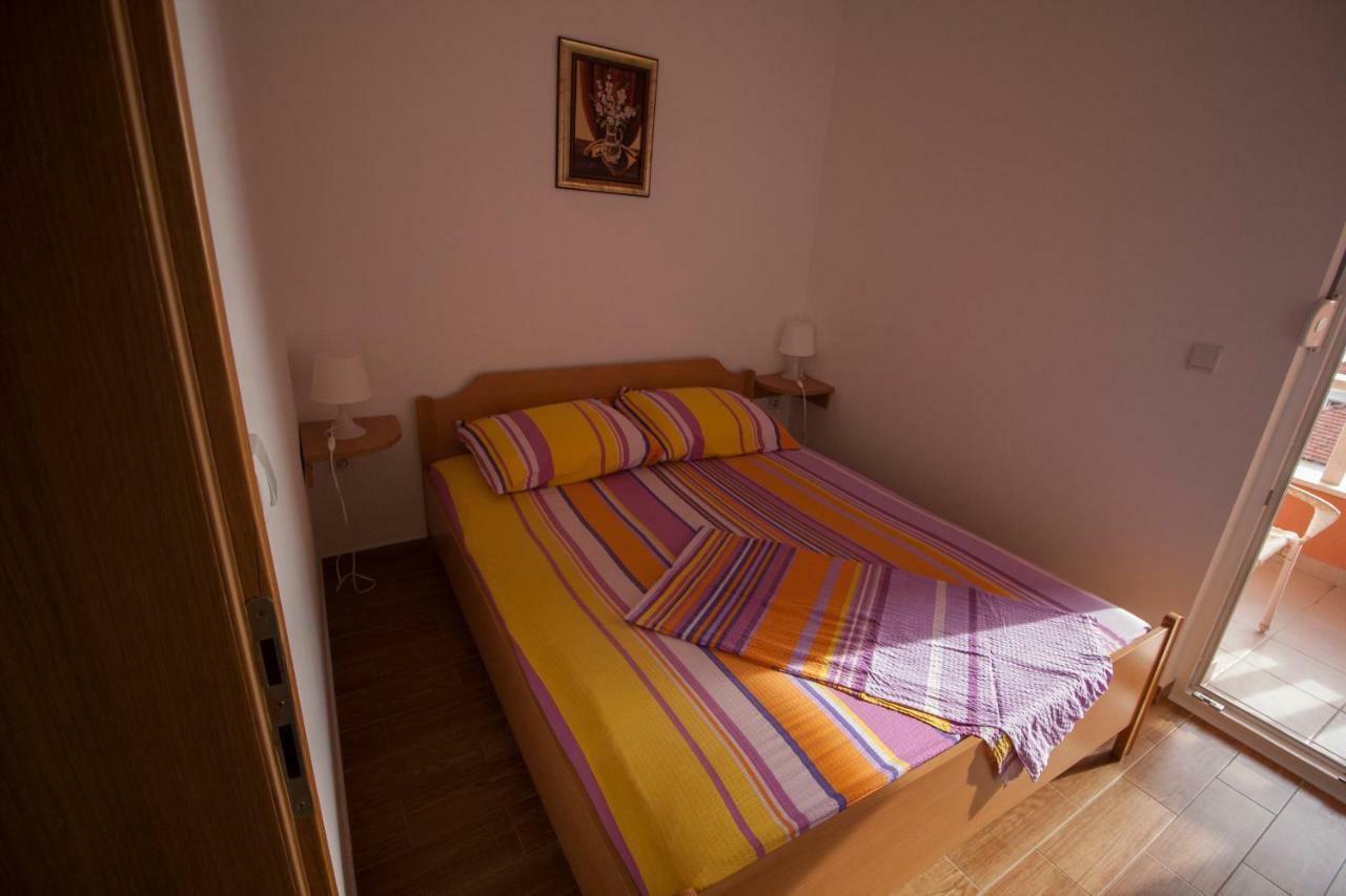 Apartments Knezovic Gradac  Eksteriør bilde