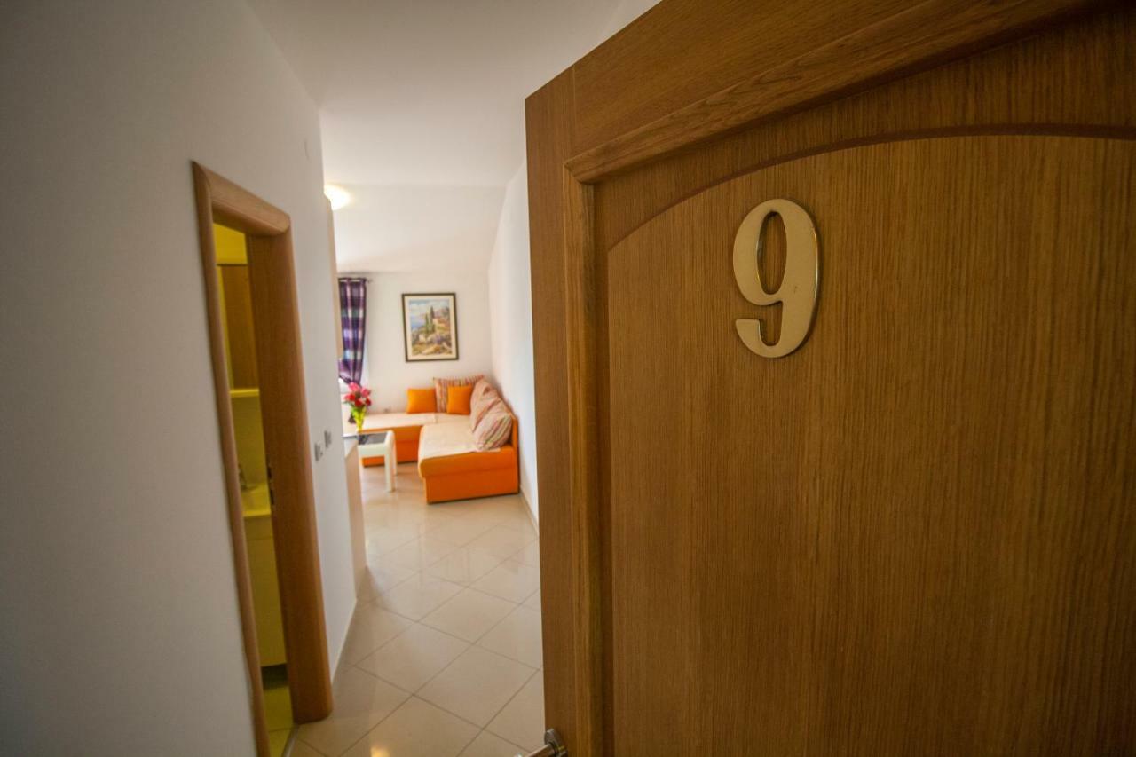 Apartments Knezovic Gradac  Eksteriør bilde
